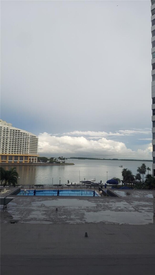 Building Photo - 825 Brickell Bay Dr