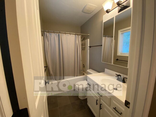 Building Photo - 1743 Deer Valley Dr