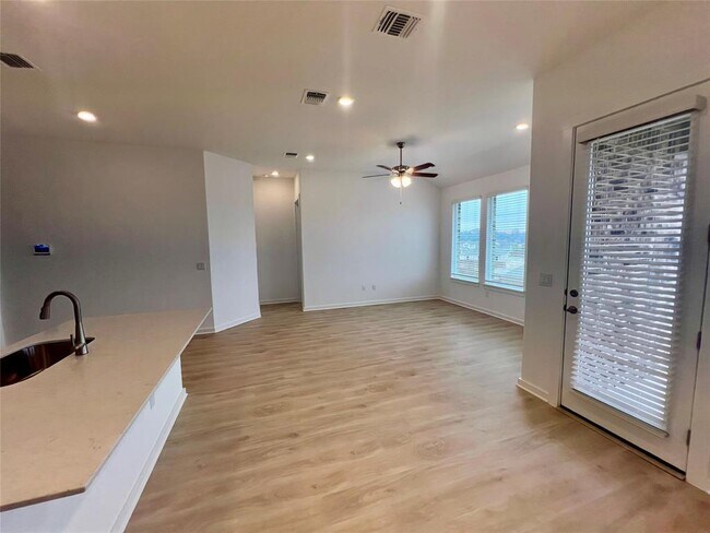 Building Photo - 400 Barton Run Dr