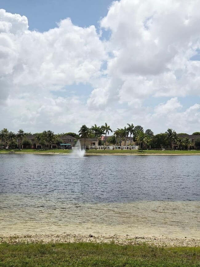 Building Photo - 928 SW 153rd Ct