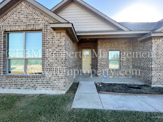 Building Photo - 1904 Uhl Rd