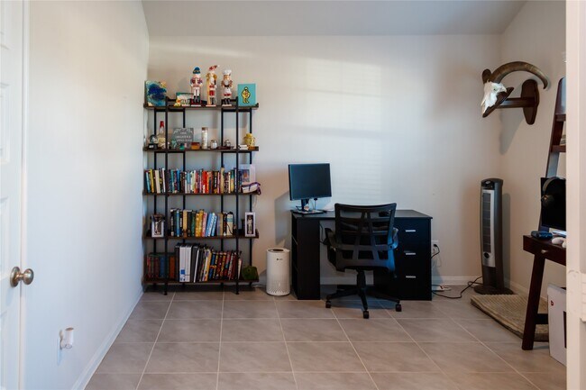 Building Photo - 10201 Waterwall Ln