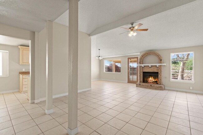 Building Photo - 926 Agua Caliente Dr