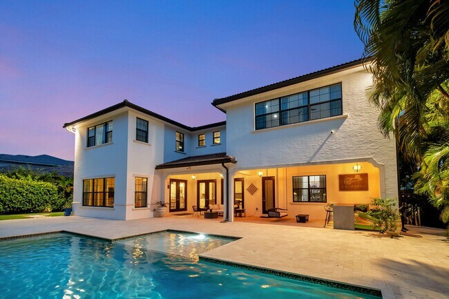 Building Photo - 17710 Cadena Dr
