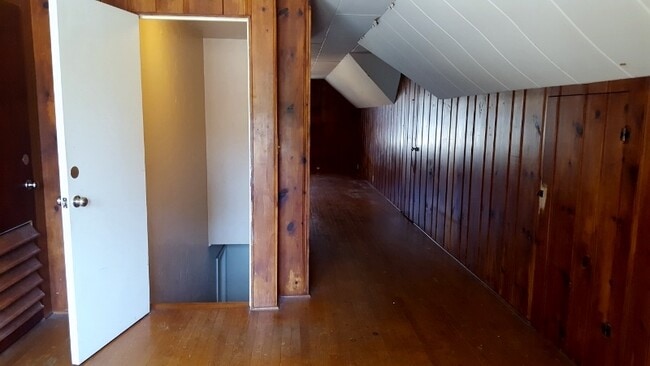 Building Photo - 2030 W Admiral Ave