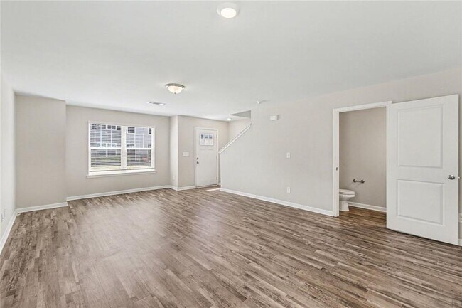 Building Photo - 319 Ashigan St