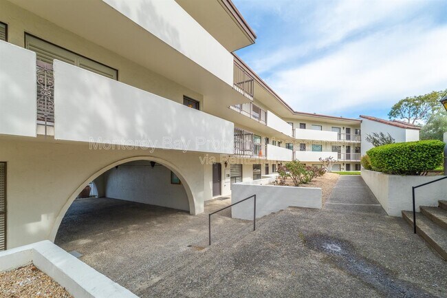 Building Photo - 500 Glenwood Cir