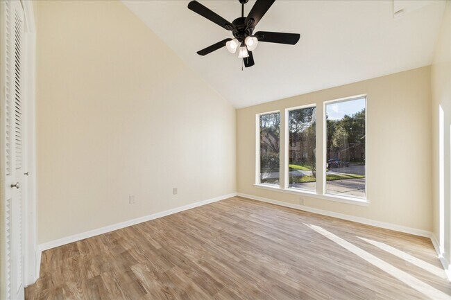 Building Photo - 2319 Wallingford Dr