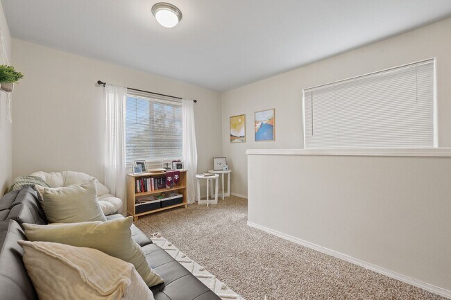 Building Photo - Well maintained 4 bedroom 2.5 bath home in...