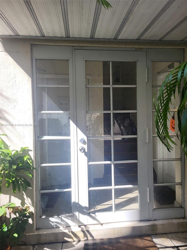 Building Photo - 215 Sidonia Ave