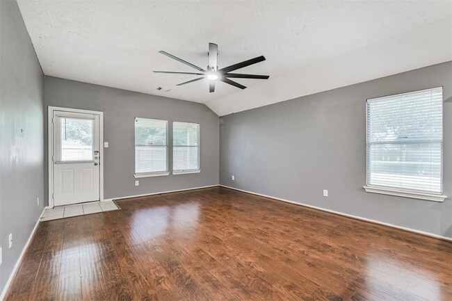 Building Photo - 9502 Belleclaire Ln