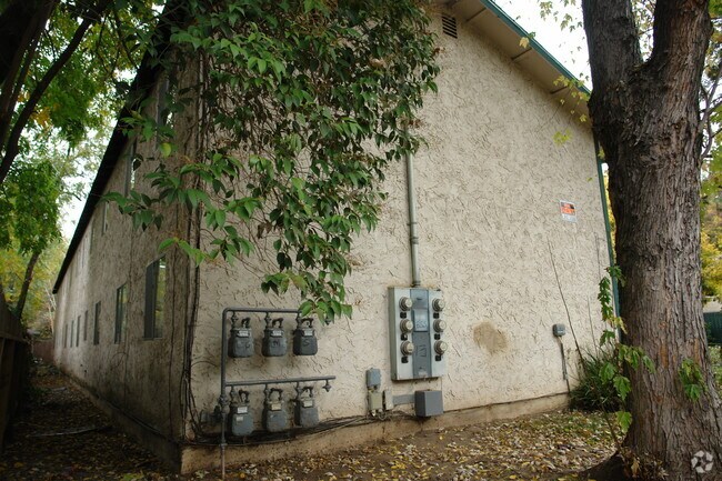 Building Photo - 1146 N Cedar St