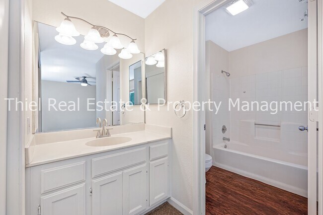 Building Photo - 2277 Knollwood Dr