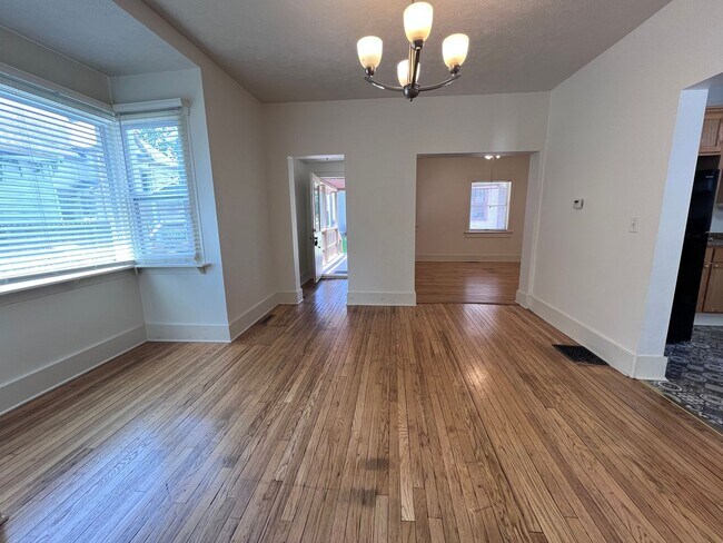 Building Photo - Recently Remolded Single Family Home within Blocks of Downtown Grand Rapids!