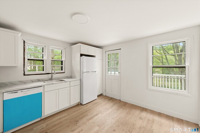 Building Photo - 1335 Wolf Hill Rd