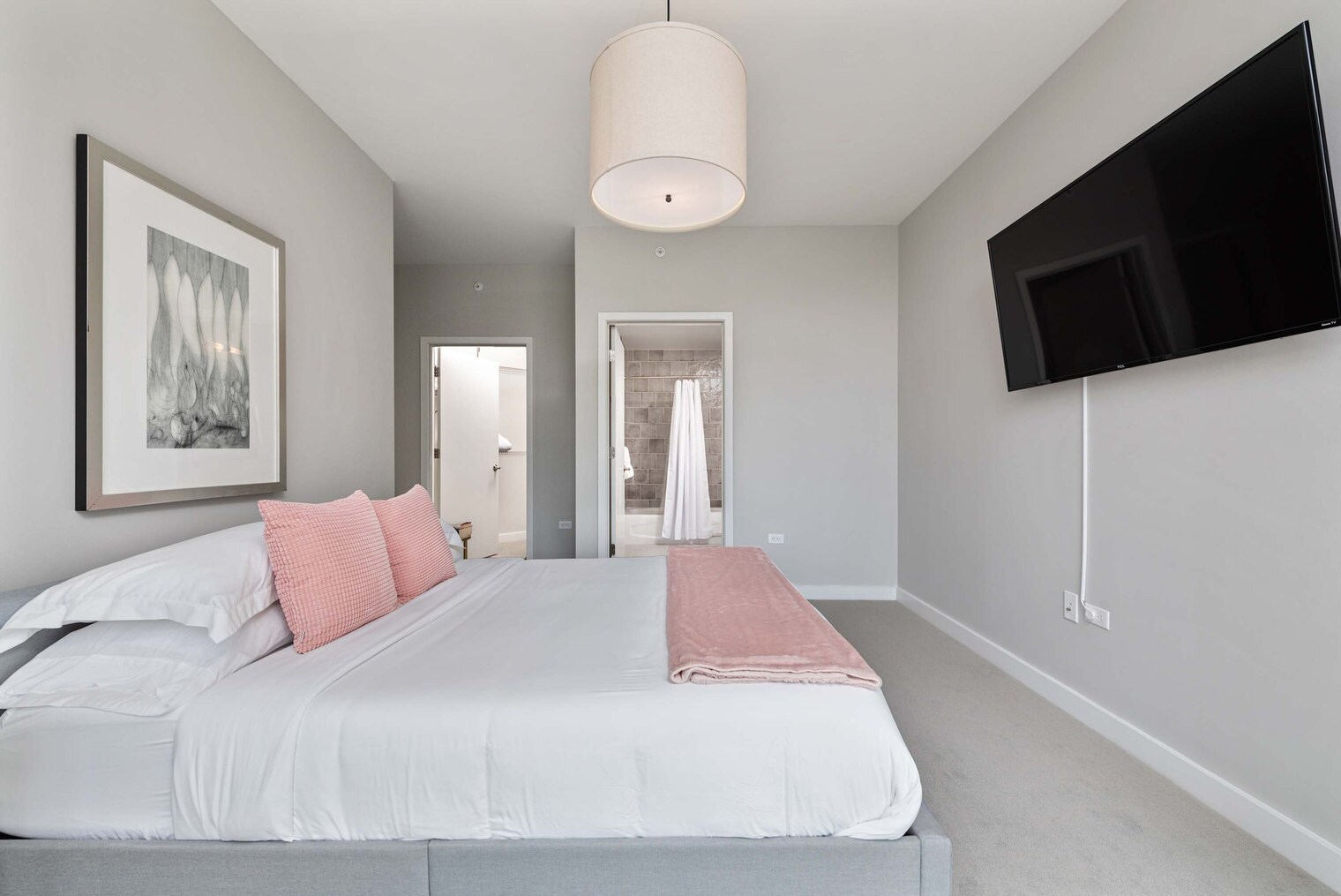 Building Photo - 823 N Clark St