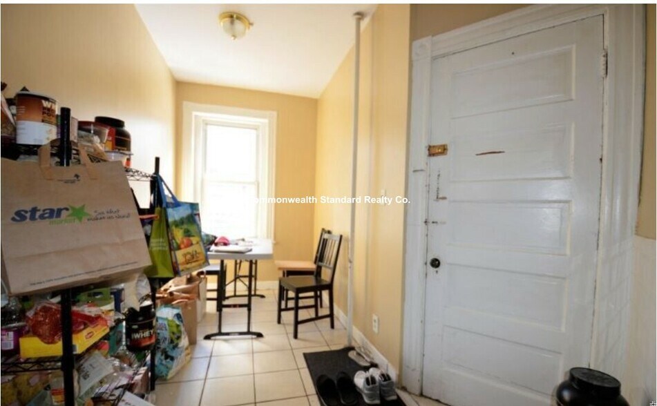 Building Photo - 10 Strathmore Rd