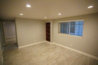 Building Photo - In-Unit Laundry! Spacious 1-Bedroom, 1-Bat...