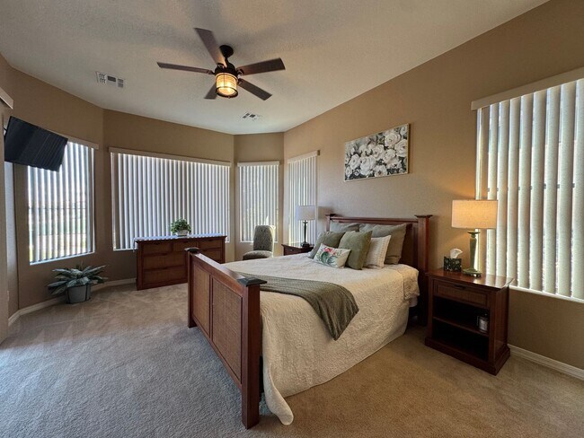 Building Photo - Luxurious Furnished Golf Course Short-Term Rental