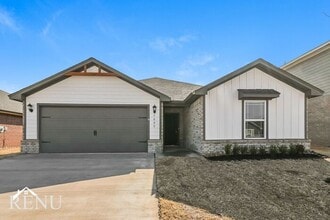 Building Photo - 1605 Maroon Dr