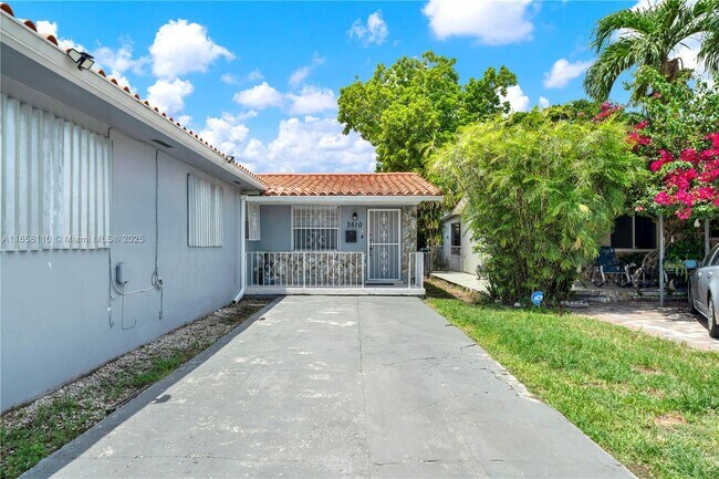 Primary Photo - 3510 SW 90th Ave