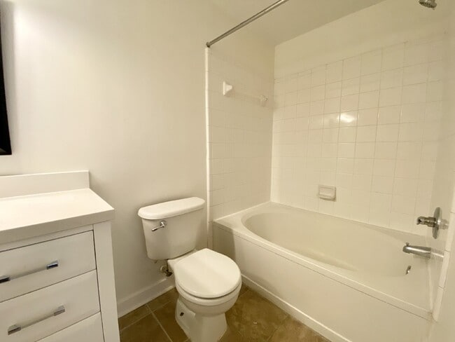 Building Photo - First Floor, Two Bedroom, Two Bathroom updated Condo!