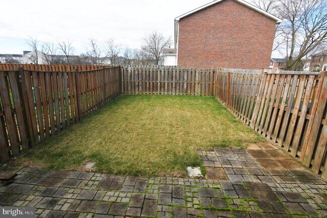 Building Photo - 311 Willowbrook Ct