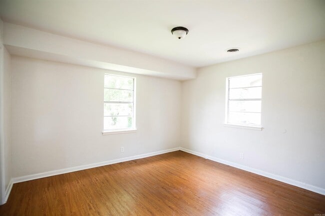 Building Photo - 2406 Belmoor Ave