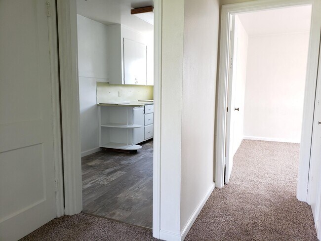 Building Photo - 8125 NE Mallory Ave