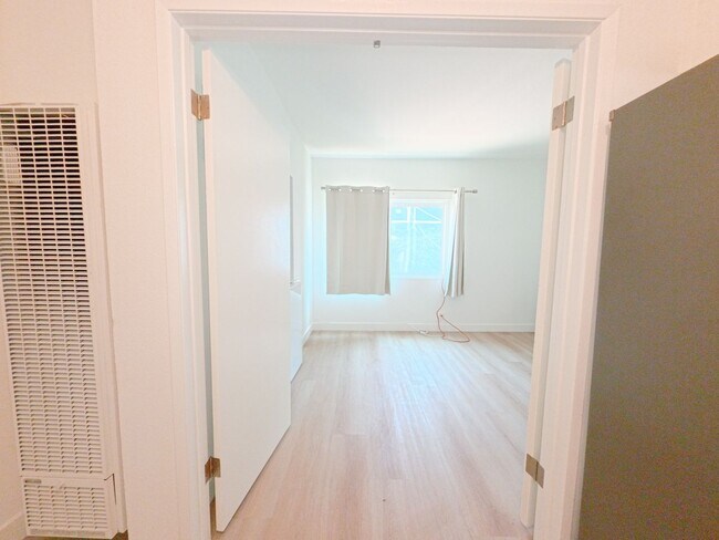 Building Photo - 2428 Ocean Ave