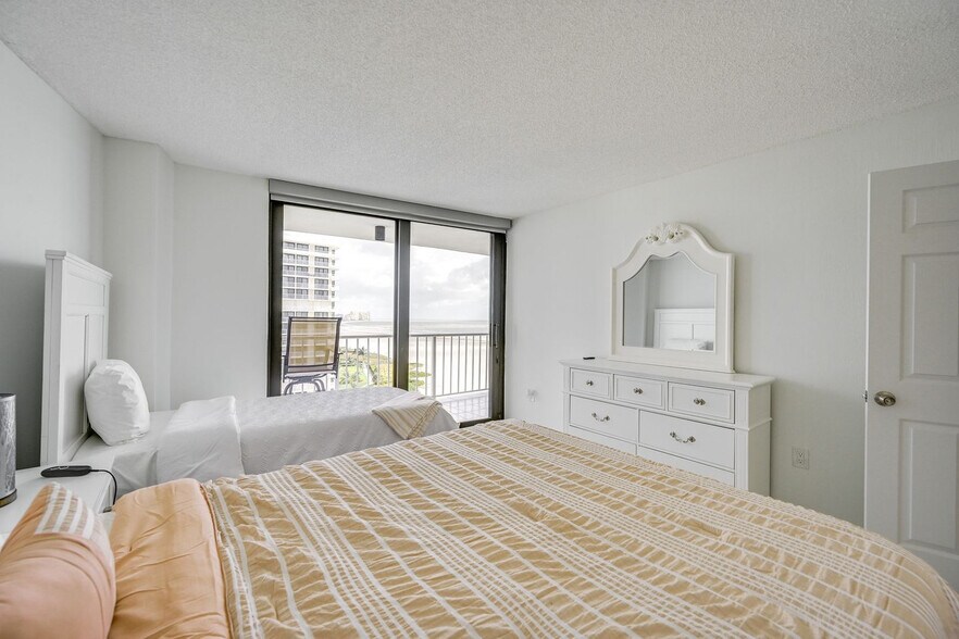 Building Photo - 320 Seaview Ct