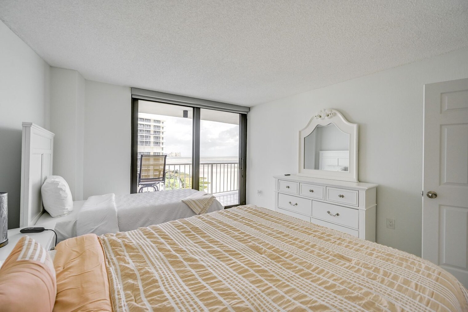 Building Photo - 320 Seaview Ct