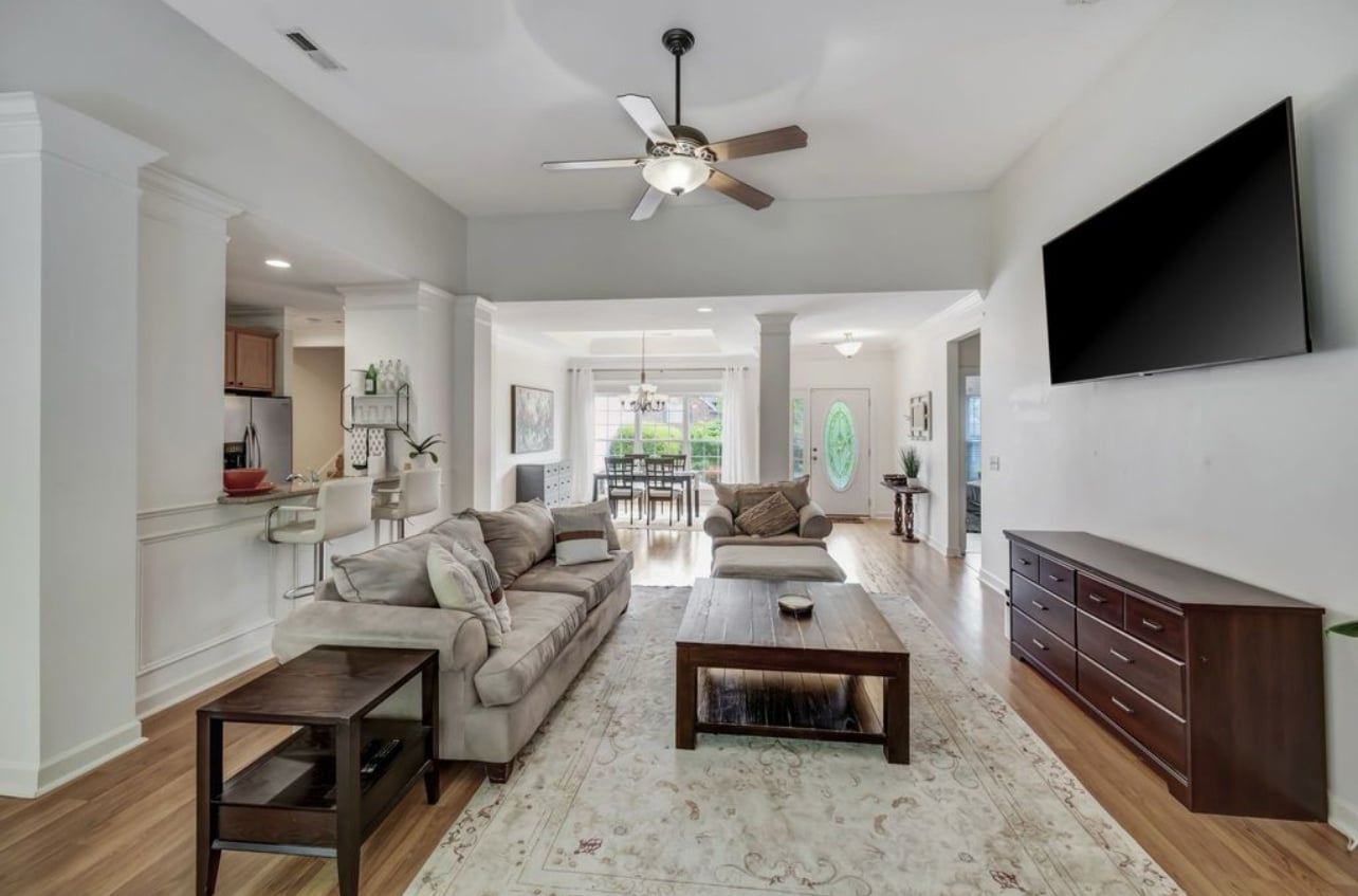 Building Photo - 6925 Sunnywood Dr