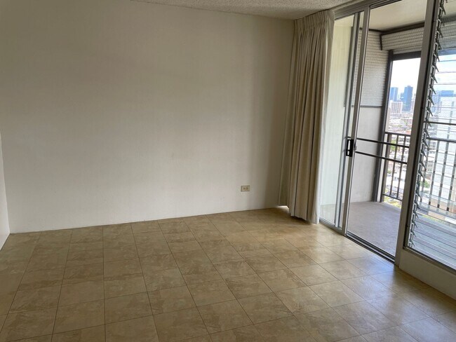 Building Photo - Rainbow Place - Moiliili - 1 Bdrm/1 Bath/1...