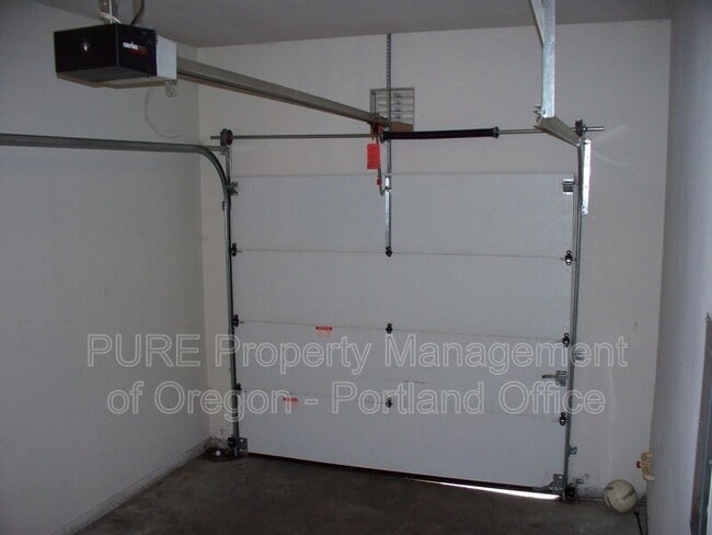 Building Photo - 3633 NE 158th Ave