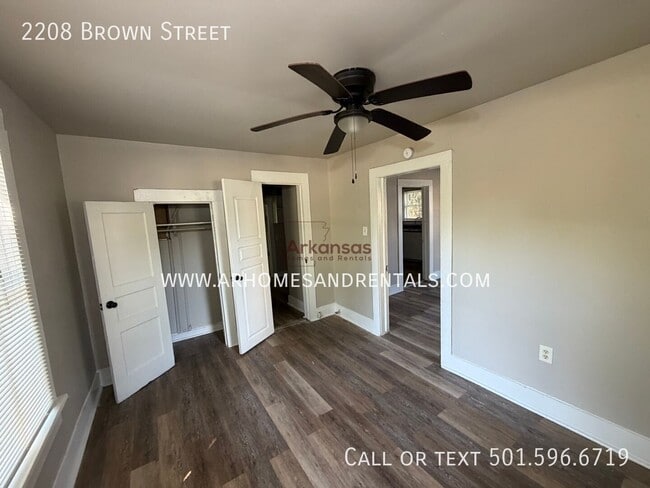 Building Photo - 2208 Brown St