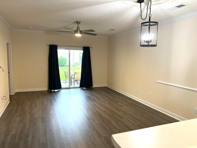 Building Photo - First Floor, 2 Bedroom, 2 Bath Condo with Screened Patio! Community Pool! Available Now!
