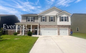 Building Photo - 5 Bed/5 Bath Home with 3 Car Garage / Pet-Friendly / Available Now!