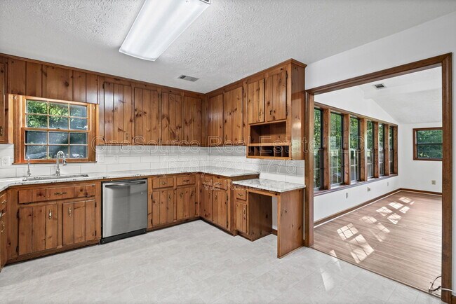 Building Photo - 195 Cross Brook Dr