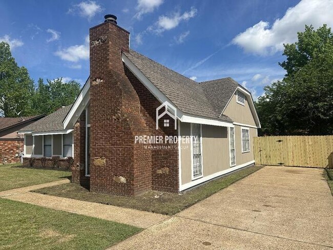 Building Photo - 6016 Rosewind Cir W