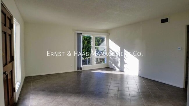 Building Photo - 3690 Country Club Dr