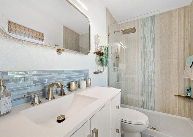 Building Photo - 5102 Coquina Key Dr SE