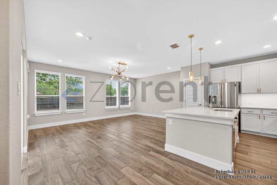 Building Photo - 1511 E Sandalwood Ln