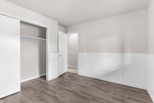 Building Photo - 6550 Delmonico Dr