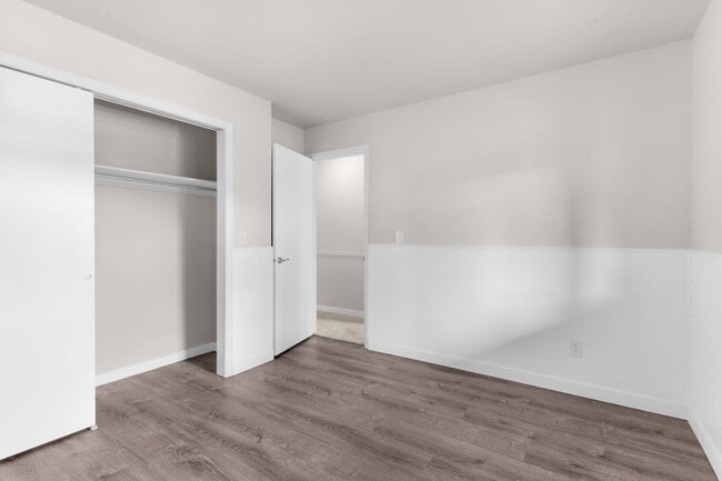 Building Photo - Spacious 3 Bedroom 2 Bathroom Unit