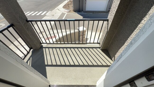 Building Photo - Charming & NEW! 2/2/2 Townhome in Gardnerville