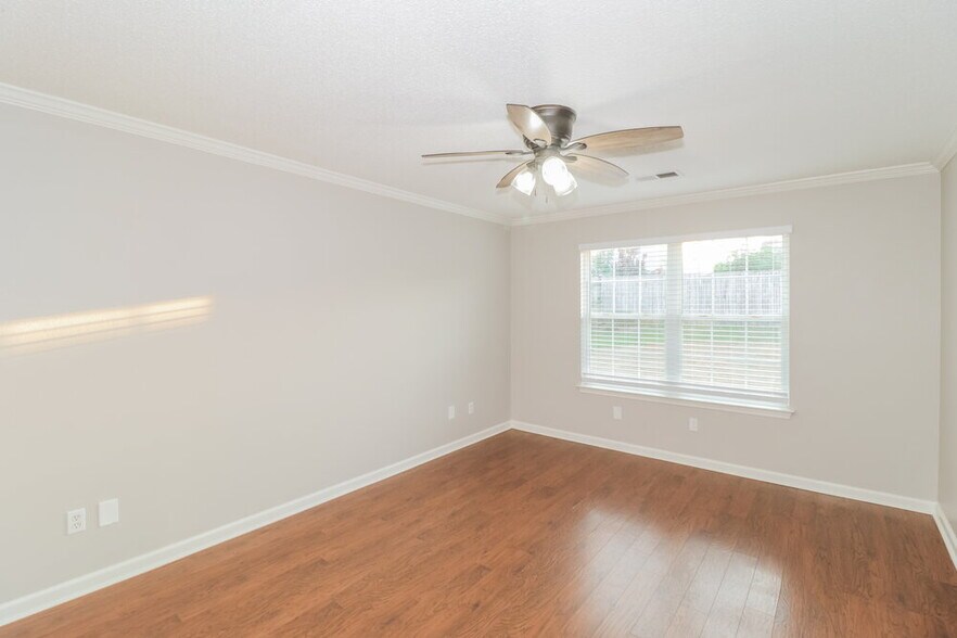 Building Photo - 7427 Fox Creek Dr
