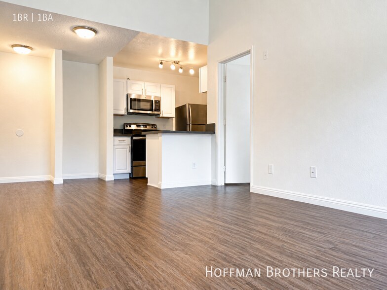 Building Photo - 4124 N Eagle Rock Blvd