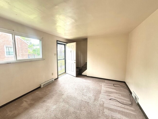 Building Photo - Well-Maintained 2 Bed, 1 Bath Townhome in West Mifflin - Central AC & Heat, Integral Garage - Ava...