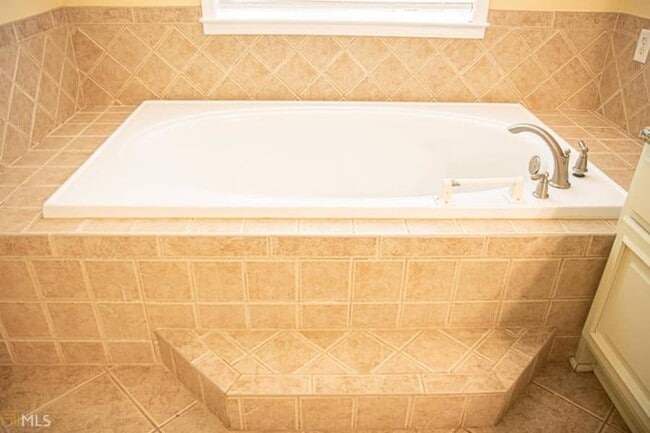 Building Photo - 168 Hamlin Rd